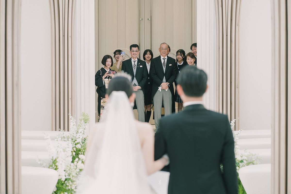 光と祝福が彩る、アートのような結婚式 イメージ