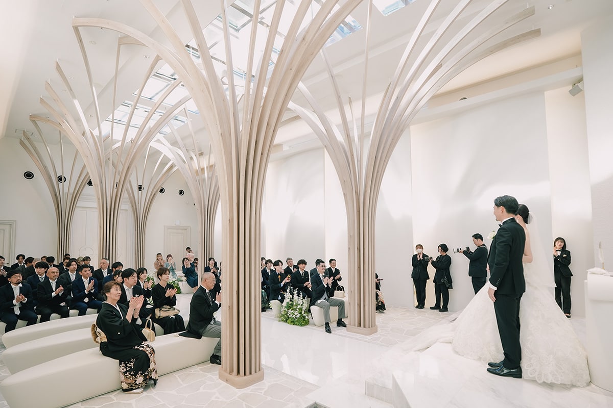 光と祝福が彩る、アートのような結婚式 イメージ