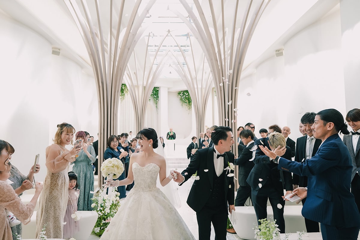 光と祝福が彩る、アートのような結婚式 イメージ