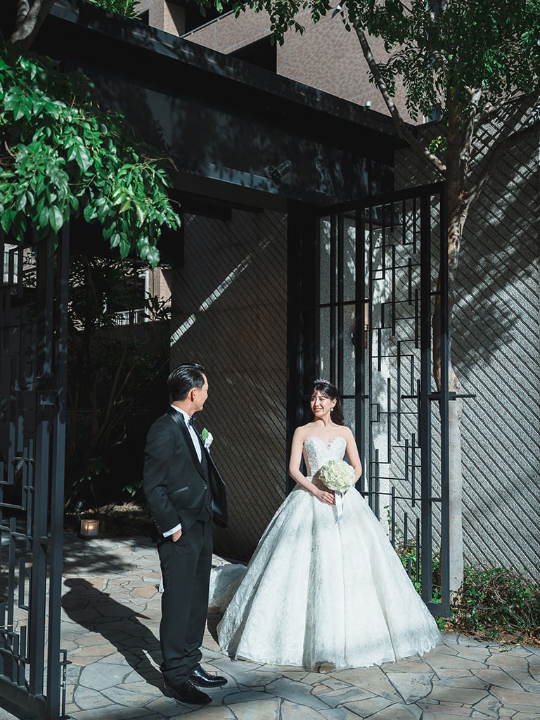 光と祝福が彩る、アートのような結婚式 イメージ