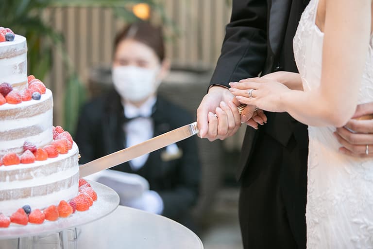ガーデン付きの邸宅でゲストと一緒に楽しむパーティ イメージ