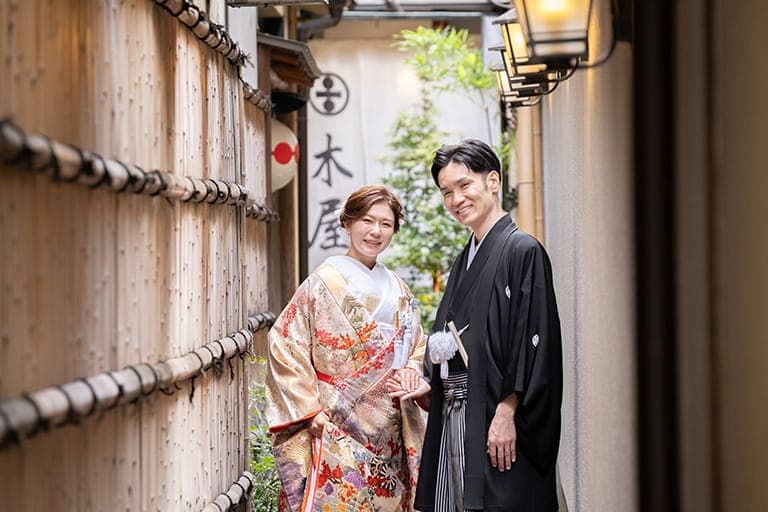 日本庭園で思い出の写真を。温かな家族結婚式 イメージ