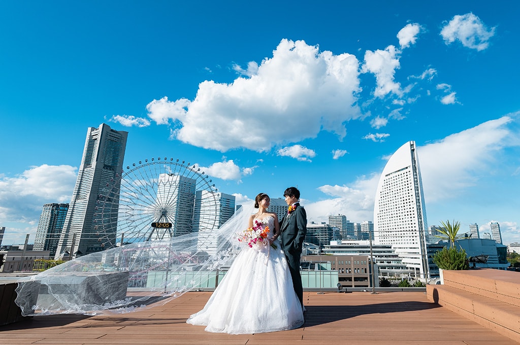 みなとみらいの空と海に囲まれて、笑顔あふれるウエディング　レポート