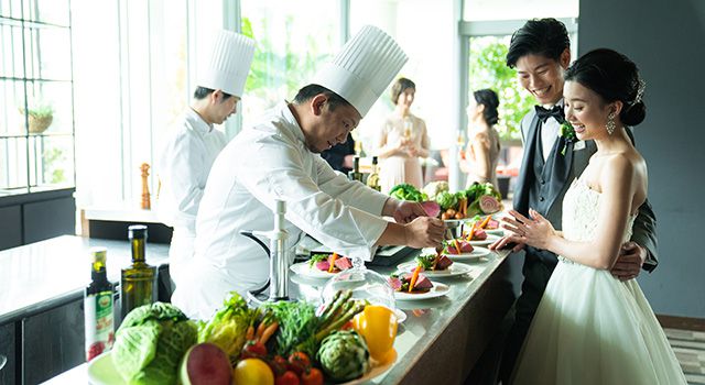 料理が主役！結婚式後に新郎新婦をご招待！